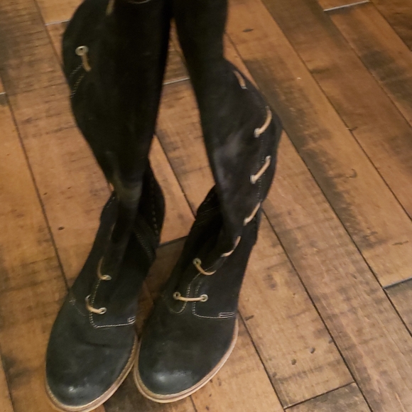 Cubanas tall black heeled boots w lacing detail. - Picture 5 of 8